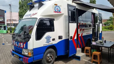 Pelayanan SIM Keliling untuk perpanjangan SIM A dan SIM C.