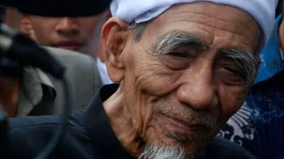 Jangan Serakah, Mbah Moen Ajarkan Cukup 4 Hal Ini yang Harus Diminta saat Berdoa