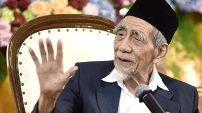 KH Maimoen Zubair atau Mbah Moen.