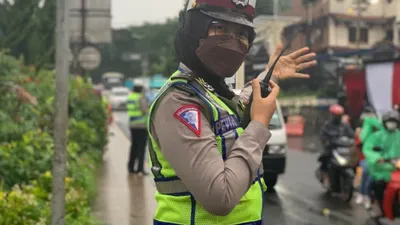 Ganjil genap di jalur wisata Puncak, Bogor.