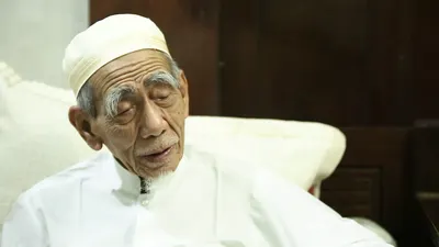 Mbah Moen pernah membagikan amalan pendatang rezeki.