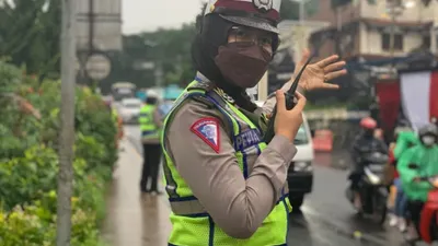 Ganjil genap di jalur wisata Puncak, Kabupaten Bogor.