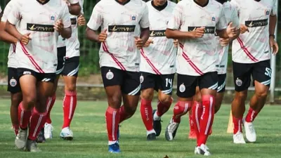 Para pemain Persija tengah berlatih