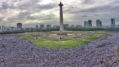 Ribuan umat Islam mengikuti aksi super damai 212 di Lapangan Monas tahun 2018 silam.