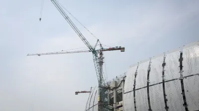 Realisasi pembangunan JIS hingga minggu ke-111 mencapai 76,52 persen. Pengerjaan fitur unggulan stadion saat ini sudah memasuki tahap akhir. Sementara itu, pemasangan rumput stadion utama hampir mencapai 100 persen.
