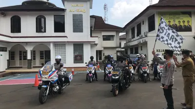 Kapolresta Bogor Kota Kombes Pol Susatyo Purnomo Condro saat melepas tugas Tim Pemburu Vaksin Covid-19 di Kantor Kejaksaan Negri Kota Bogor. (Dok Polresta Bogor Kota)