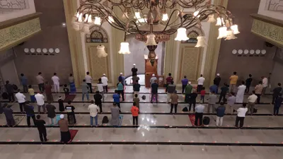 Masyarakat Kota Bogor saat melakukan ibadah di Masjid Raya Kota Bogor