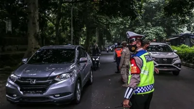 Ada Ganjil-Genap, Ribuan Kendaraan Diputar Balikkan Petugas di Bogor (Yogi Faisal)