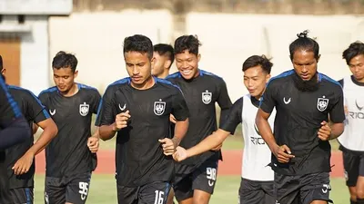 Pemain PSIS Semarang saat latihan beberapa waktu lalu sebelum masa pandemi Covid-19. (dok PSIS)