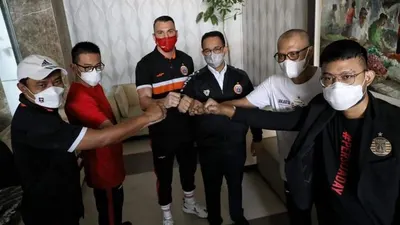Anies saat mampir di Solo di tempat Persija Jakarta menginap dalam persiapan leg ke-2 Final Piala Menpora/dok: Facebook Anies Baswedan