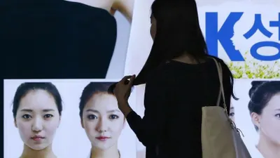 Foto ilustrasi iklan bedah plastik.