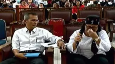 Ayah dan Ibu Brigadir J memberi kesaksian di persidangan FS dan PC  Sumber foto: Screenshot dari youtube,com/KompasTV