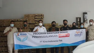 Anggota DPRD DKI Bagikan Bantuan Produk Kesehatan Untuk warga Jakarta