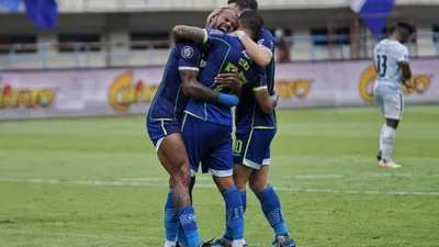 Persib Bandung berhasil meraih poin penuh setelah menang 2-1 melawan RANS FC pada lanjutan BRI Liga 1.
