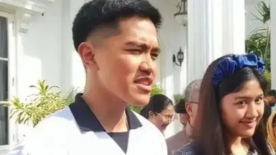 Kenakan Jersey Persis Solo, Kaesang Pangarep Pamerkan Foto Prewednya dengan Erina