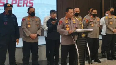 Kapolri Jenderal Listyo Sigit Prabowo mengumumkan penetapan Irjen Ferdy Sambo sebagai tersangka pembunuhan Brigadir J