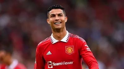 AYOJAKARTA.COM &ndash; Kabar mengejutkan datang dari pemain sepak bola paling fenomenal yakni Cristiano Ronaldo.  Cristiano Ronaldo dikabarkan keluar dari Manchester United.  Kabar mengenai keluarnya Cristiano Ronaldo dari Manchester United diumumkan melalui laman resmi MU.  Dikutip AyoJakarta.com dari la