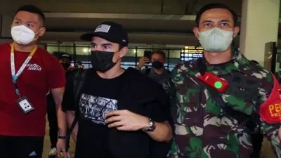 Pembalap MotoGP Marc Marques saat tiba di Jakarta sebelum mengikuti Parade MotoGP.
