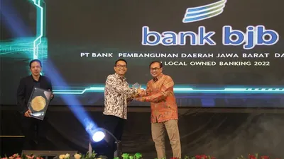 bank bajb Raih 'Best Digital Leadership in Local Owned Banking 2022 