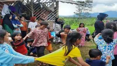 Pulihkan Trauma, Anak-anak Korban Gempa Cianjur Ikuti Konseling dari Polwan Polda Metro Jaya