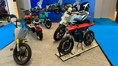 Periklindo Electric Vehicle Show (PEVS) 2022 resmi digelar mulai 22 hingga 31 Juli 2022 di JIExpo Kemayoran, Jakarta Pusat. (Fichrihakiim/Ayojakarta.com)