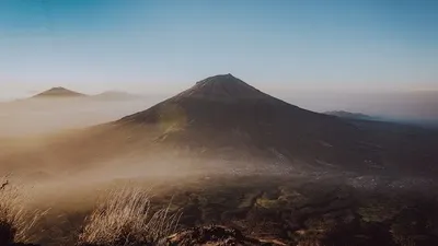 Deretan 7 Gunung Tertinggi di Indonesia yang Bisa Jadi Referensi Pendakianmu, Apa Saja?
