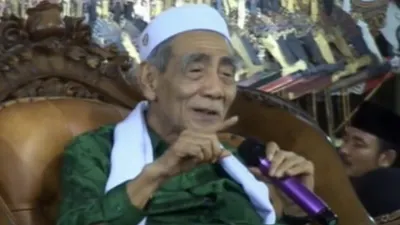 Mbah Moen Ungkap Ciri-ciri Orang Kaya Berdasarkan Bulan Lahir