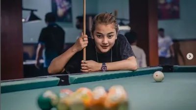 Derby, cewek cantik yang memerankan tokoh Adelia, calon copet anak buah Bos Saep di sinetron Preman Pensiun 7