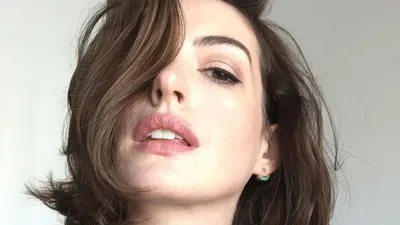 Artis Hollywood Anne Hathaway menjadi salah satu nama yang akan muncul dalam B20 Bali.