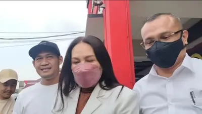 Usai Bertemu Nikita Mirzani, Fitri Salhuteru : Jangan Ada Penyusup yang Berpura-Pura Menjadi Teman Nikita