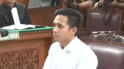 Richard Eliezer atau Bharada E meminta maaf kepada para saksi sekaligus terdakwa dari kasus obstruction of justice.