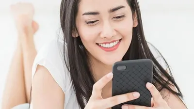 Bangun Tidur Langsung Buka HP, Awas Ini Dampak Negatifnya Jika Keseringan