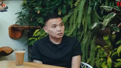Hard Gumay tengah menjelaskan ramalan dunia selebritis 2022 di podcast Denny Sumargo , Sumber gambar : Youtube Curhat Bang Denny Sumargo)