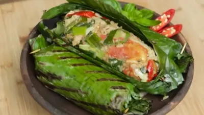 Resep Nasi Bakar Ayam Kemangi ala Chef Devina Hermawan, Sangat Mudah dan Enak! (tangkapan layar YouTube Devina Hermawan)