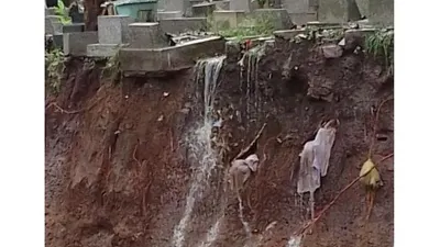 Viral Kain Kafan di TPU Sinaraga Menyembul dari Tanah Akibat Kirmir Roboh karena Hujan Deras, Ini Penampakanny