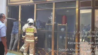 Kebakaran Di Mall Plaza Senayan, Diakibatkan Dari Travo