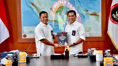 Mayjen TNI Untung Budiharto (kiri) saat masih bertugas di BNPT. Untung resmi ditunjuk menjadi Pangdam Jaya menggantikan Mayjen Muyo Aji.