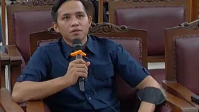 Ronny Talapessy selaku pengacara terdakwa Bharada E mengungkapkan ciri-ciri sosok wanita di rumah Ferdy Sambo.