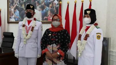 Harumkan Nama Kabupaten Bogor, Ade Yasin Hadiahi Dua Paskibraka Beasiswa Pancakarsa&nbsp;