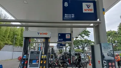 Situasi di Stasiun Pengisian Bahan Bakar Umum (SPBU) Vivo Jalan Dr. Djunjunan (Pasteur) Kota Bandung