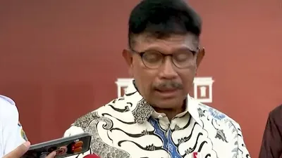 Menkominfo Johnny G Plate saat memberikan keterangan pers terkait peretasan data oleh Bjorka.