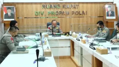 Banding ditolak, Ferdi Sambo resmi diberhentikan sebagai anggota Polri secara tidak hormat. Habiburokhman ikut komentari.