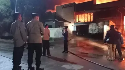 Kebakaran di kawasan industri Jababeka, Cikarang, Bekasi.
