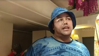 Ivan Gunawan. Ivan dikabarkan akan membangun masjid di negara Uganda.