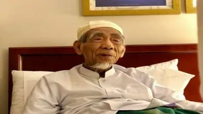 Nasihat Mbah Moen Segera Jauhi 3 Kebiasaan Ini Jika Tak Ingin Hidup Susah dan Rezeki Seret