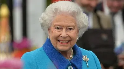 Semasa Hidup, Ratu Elizabeth II Selalu Pakai Baju Warna Mencolok, Ternyata Ini Alasannya!