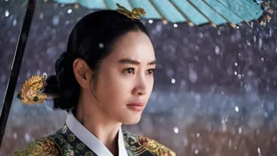 Terungkap! Ini Alasan Drama Under The Queen&rsquo;s Umbrella Dikritik dan Tuai Kontroversi