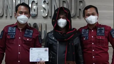 Assayid Bahar alias Habib Bahar bin Ali bin Smith, saat dinyatakan bebas dari Lapas Khusus Kelas II A Gunung Sindur. Habib Bahar kembali dilaporkan ke polisi atas dugaan ujaran kebencian. 
