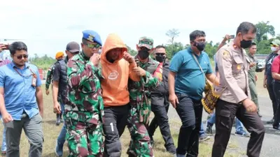 TNI-Polri Evakuasi 8 Korban Serangan KKB Papua