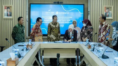 Bank bjb dan Bank Bengkulu melakukan penandatangan Perjanjian Kerja Sama (PKS) penyertaan modal dalam rangka pembentukan Kelompok Usaha Bank (KUB), Jumat ( 29/7/2022) di di Menara bank bjb/ istimewa
